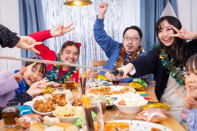 家族の食事の写真